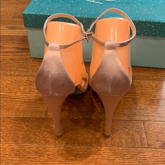 Betsy Johnson Pink Satin Sandal size 8.5 - Picture 4 of 7